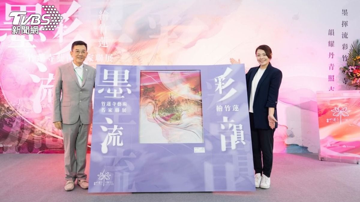 新竹200年古寺躍上畫布!31藝術家揮灑 「御賜金匾」入畫