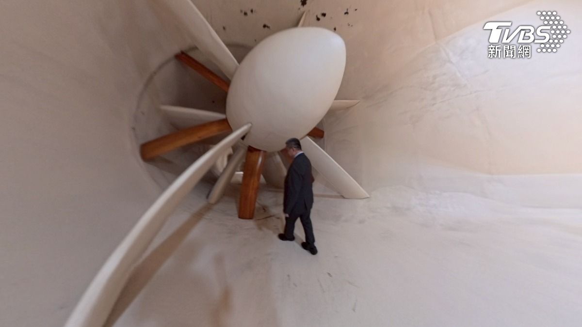 中科院航空所快50歲的低速風洞。木製大型風扇,有1500匹馬力,風速超過17風,航空所的各式無人機都在這做測試、調校。(圖/柯勝雄攝)