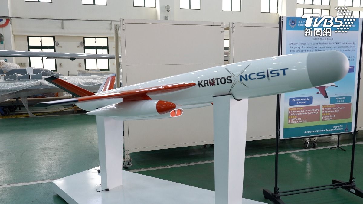 勁鋒四型自殺攻擊型無人機,這是台美合作的結晶。勁鋒一型到四型,剛從美國底特律航展回來,吸引不少國外買家詢價。(圖勁鋒四型自殺攻擊型無人機,這是台美合作的結晶。勁鋒一型到四型,剛從美國底特律航展回來,吸引不少國外買家詢價。(圖/柯勝雄攝)