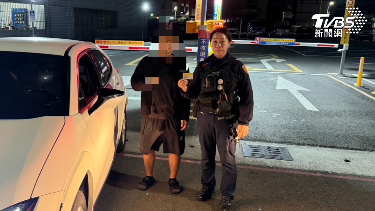 女警陳碧玉,她在網路上被封碧玉姐,41歲的她是107年特考班,從警6年,常常取締未成年違規騎車、改車,甚至被開單後還會要求合照(圖/TVBS)