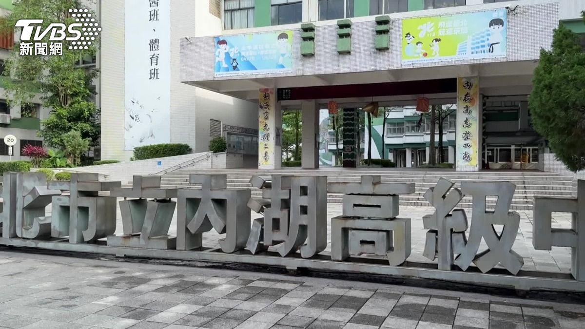 有網友分享預估落點分數排名,發現有不少傳統名校名次卻往下掉,包含曾經是第五志願的內湖高中掉到22名。(圖/TVBS)