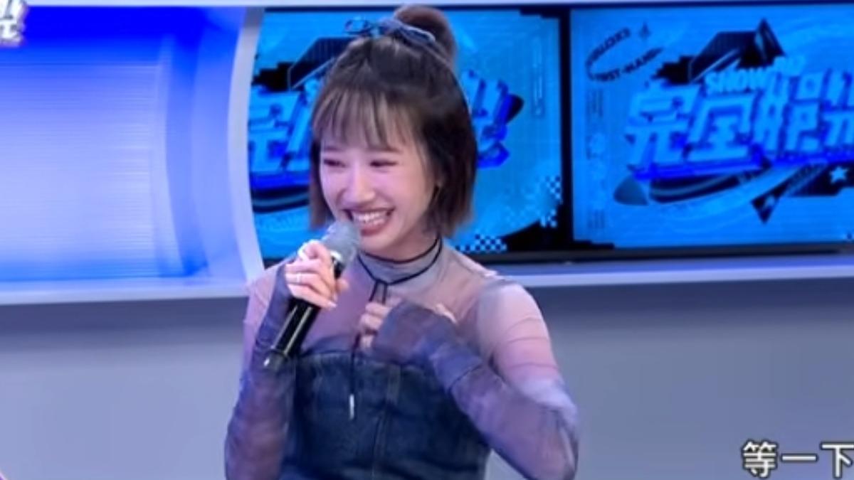Lulu慌亂喬奶。（圖／翻攝自完全娛樂YT）
