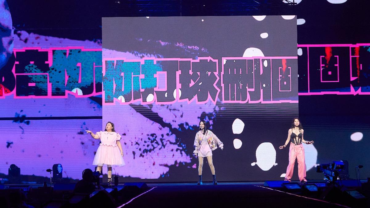 孫淑媚等人嗨唱韓團CORTIS的〈GO!〉。(圖/華貴娛樂提供)