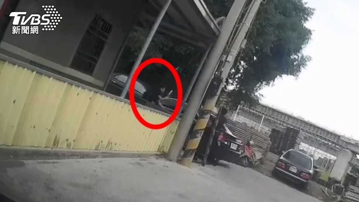有片/驚悚畫面!毒蟲猛撞斷所長腿 法院「無保請回」理由曝