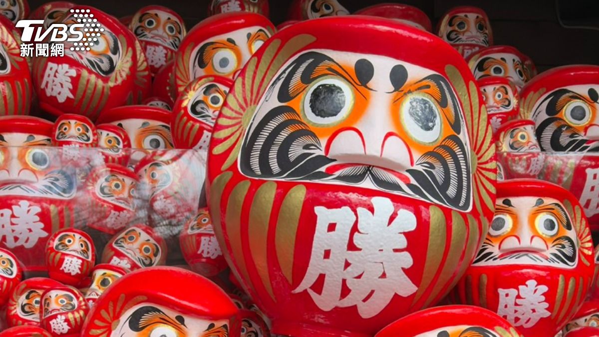 許多人會將達摩帶回勝尾寺還願。(圖/陳昫蓁攝)