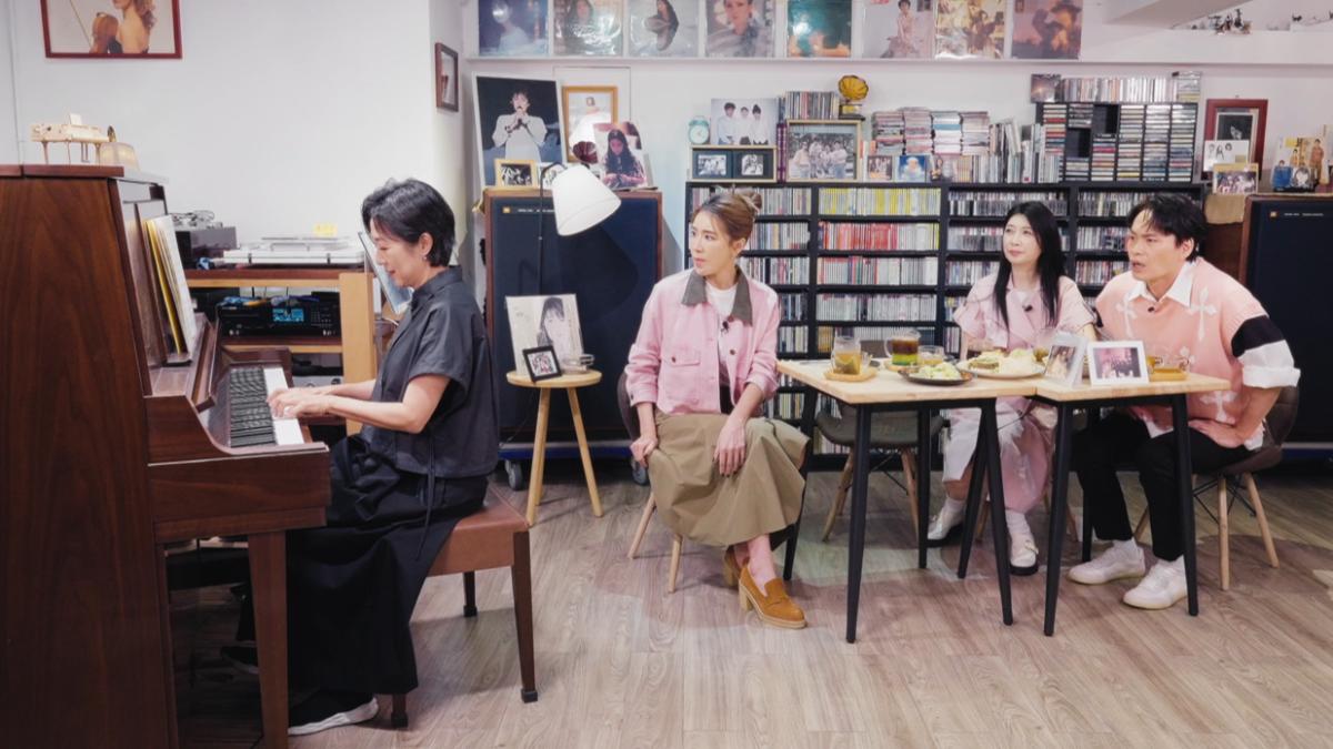 黃韻玲(左起)上由小禎、黃嘉千與黃鐙輝主持的節目。(圖/三立提供)