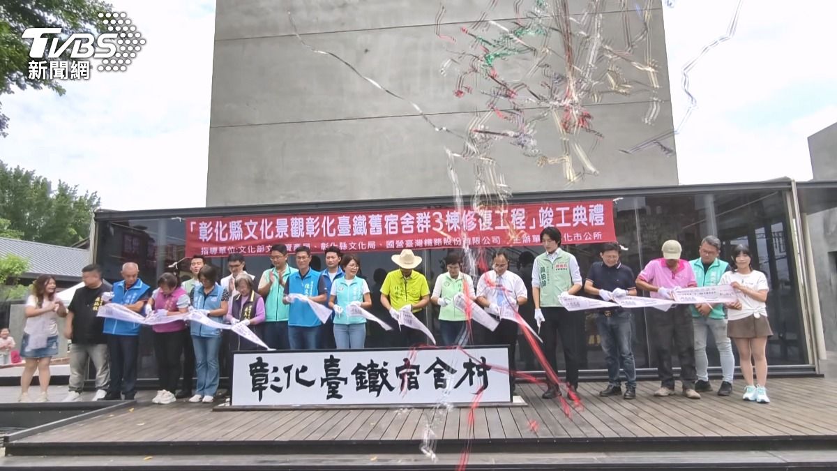彰化剪綵彩帶飄台鐵電車線！「秒噴火花」跳電，市長張嘴傻了。(圖／TVBS)