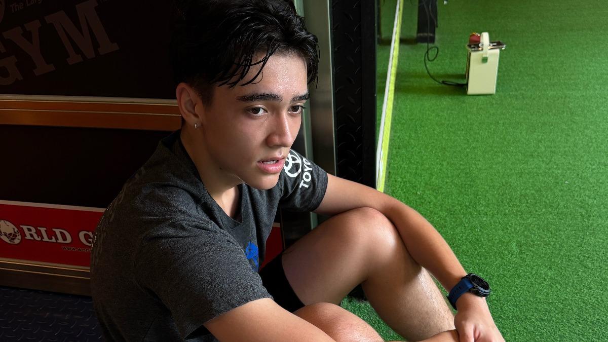 訓練過度!17歲混血男星心率破200險昏倒 缺氧一旁狂吐