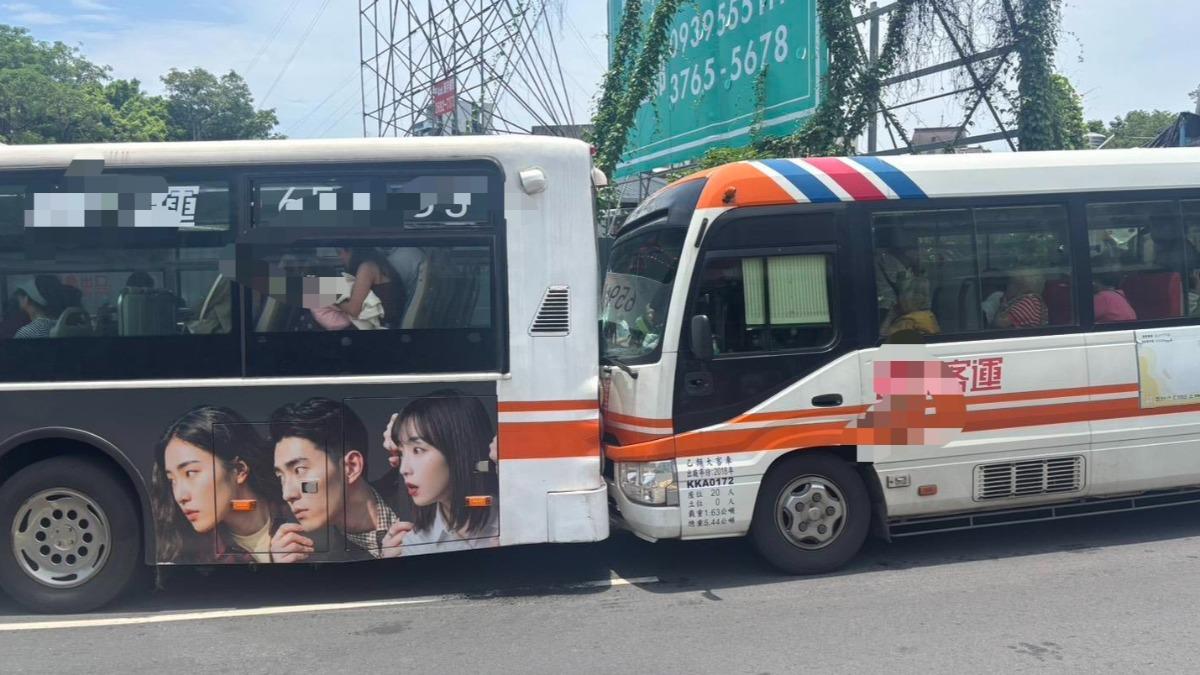 小巴追撞公車。(圖/TVBS)