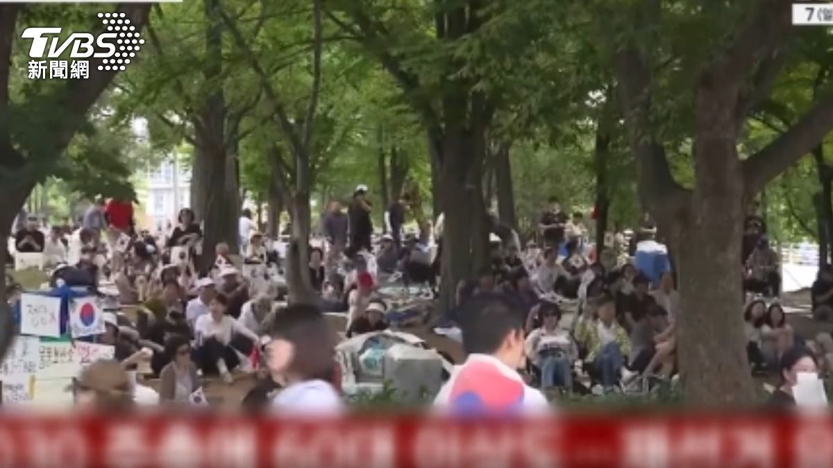 怒喊「重新選舉」 上千南韓選民上街抗議。(畫面來源:YonhapnewsTV)