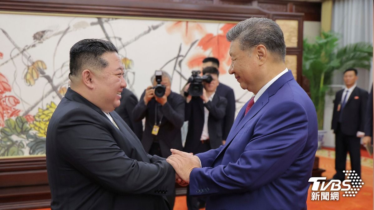中國國家主席習近平（右）與北韓領導人金正恩（左）。（圖／達志影像美聯社）