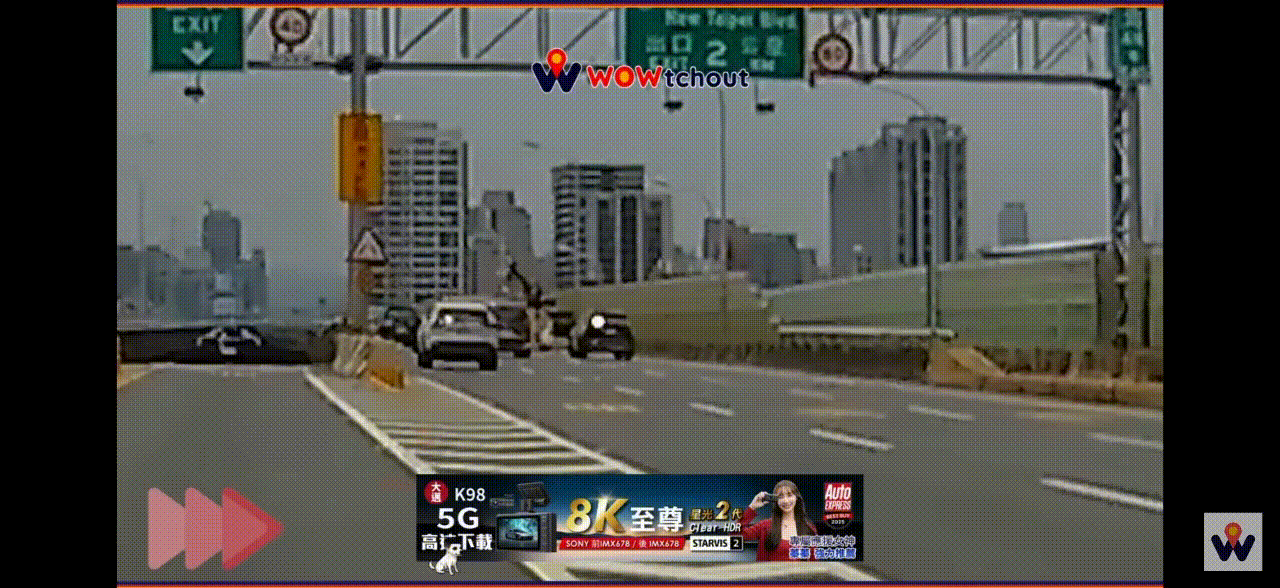 撞擊瞬間曝光。(圖/翻攝自WoWtchout - 地圖型行車影像分享平台)