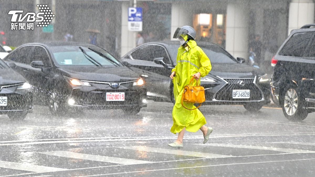 快訊/氣象署今17時啟動豪雨加強作業 晚間8點半開記者會