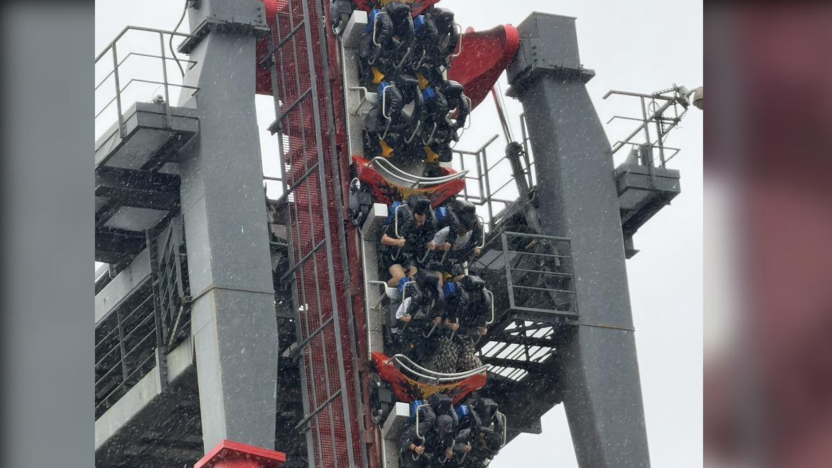驚險8分鐘!麗寶斷軌雲霄飛車空中卡住 遊客淋雨受困嚇哭尖叫