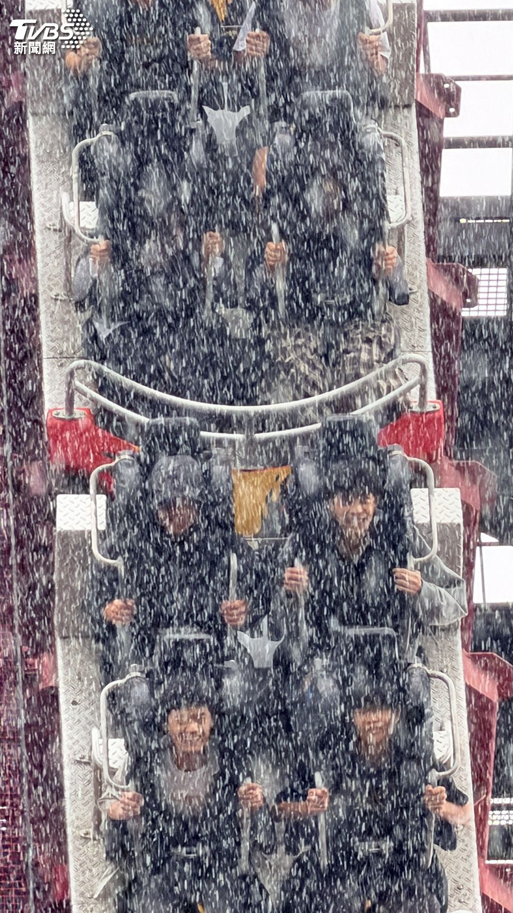 麗寶樂園-斷軌-雲霄飛車-安全機制-搶救地心