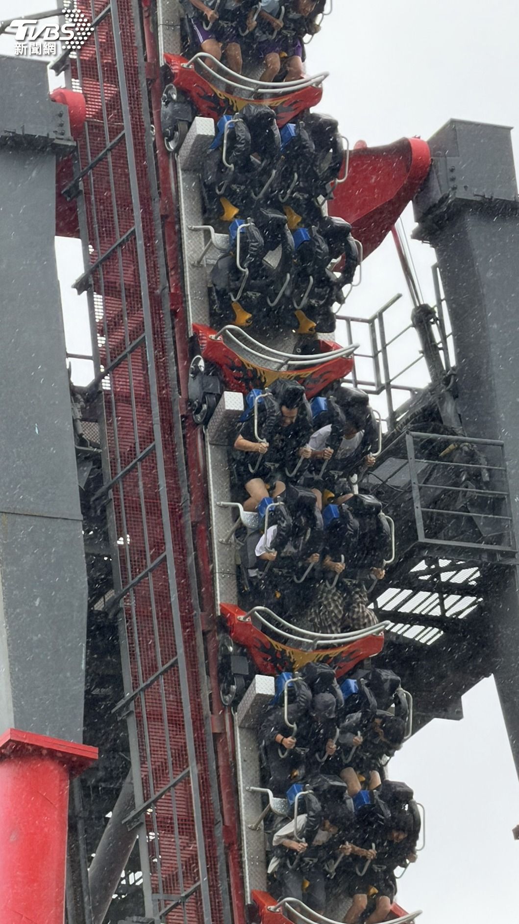 麗寶樂園-雲霄飛車-斷軌-安全機制-暫停行駛