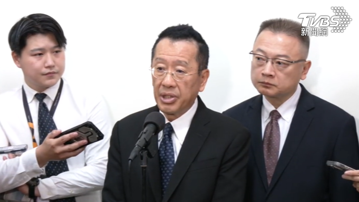 國防部長顧立雄強力譴責中共行為，直指此舉是挑釁與嚴重的認知戰。(圖／TVBS)