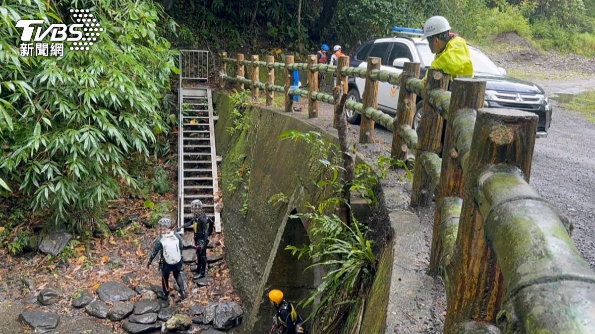 受滯留鋒面加上西南氣流影響,高雄山區面臨大豪雨威脅,六龜區8日緊急勸離18名攀岩遊客。(圖/TVBS)