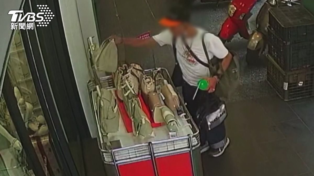 監視器全錄！竊賊揹贓物搭火車，從員林偷到豐原「還沒停手」。(圖／民眾提供)