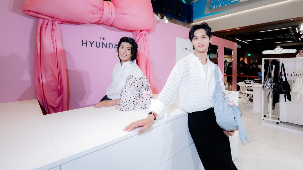 陳峻廷(左)、夏浦洋背女包。(圖/THE HYUNDAI 現代百貨提供)