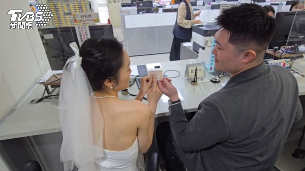 不宴客、不拍婚紗!登記結婚取代盛大婚宴 「極簡婚禮」成趨勢