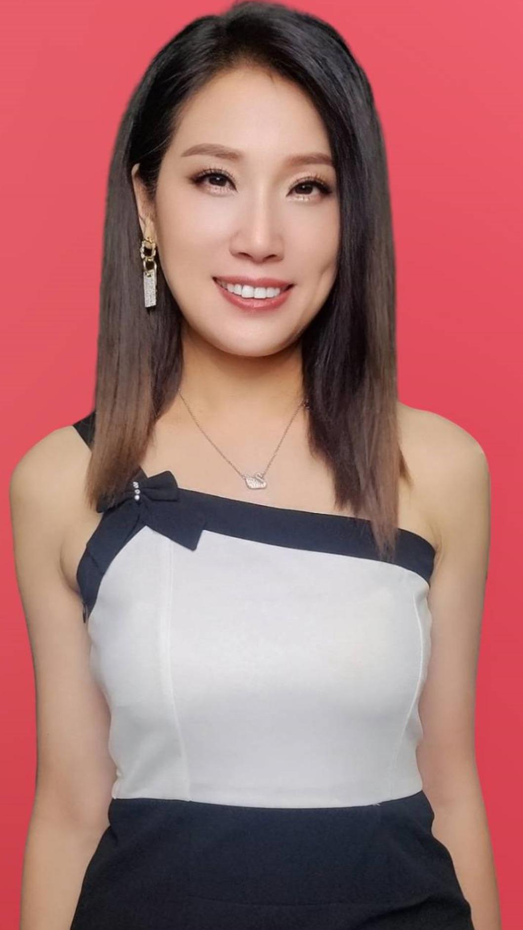 余秀娟演出時驚傳舞台安全事件。(圖/百福銓盛娛樂提供)