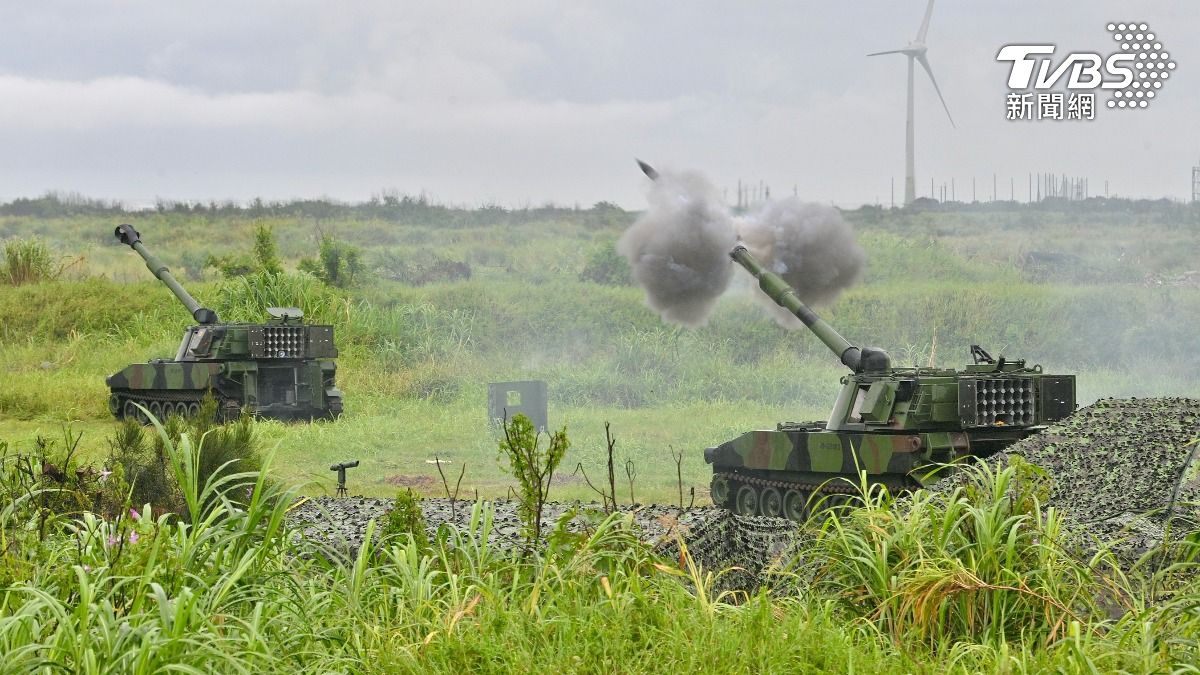 M109A2自走砲戰車實彈射擊,現場畫面十分震撼。(圖/胡瑞麒攝)