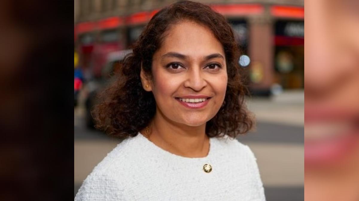 46歲的妻子阿迪蒂（Aditi Paralkar）在建築業擔任多項高階職務。（圖／翻攝自每日郵報）