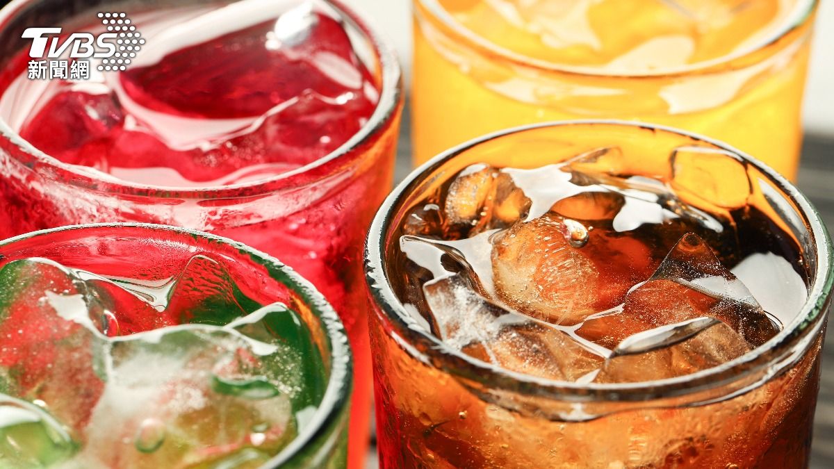 炎夏父母要注意!7歲童連灌2冰飲消暑 急性腸扭轉送醫搶救