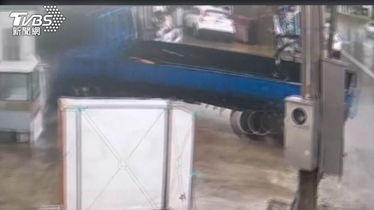 試營運才1週遇劫!貨車直衝蔬食店