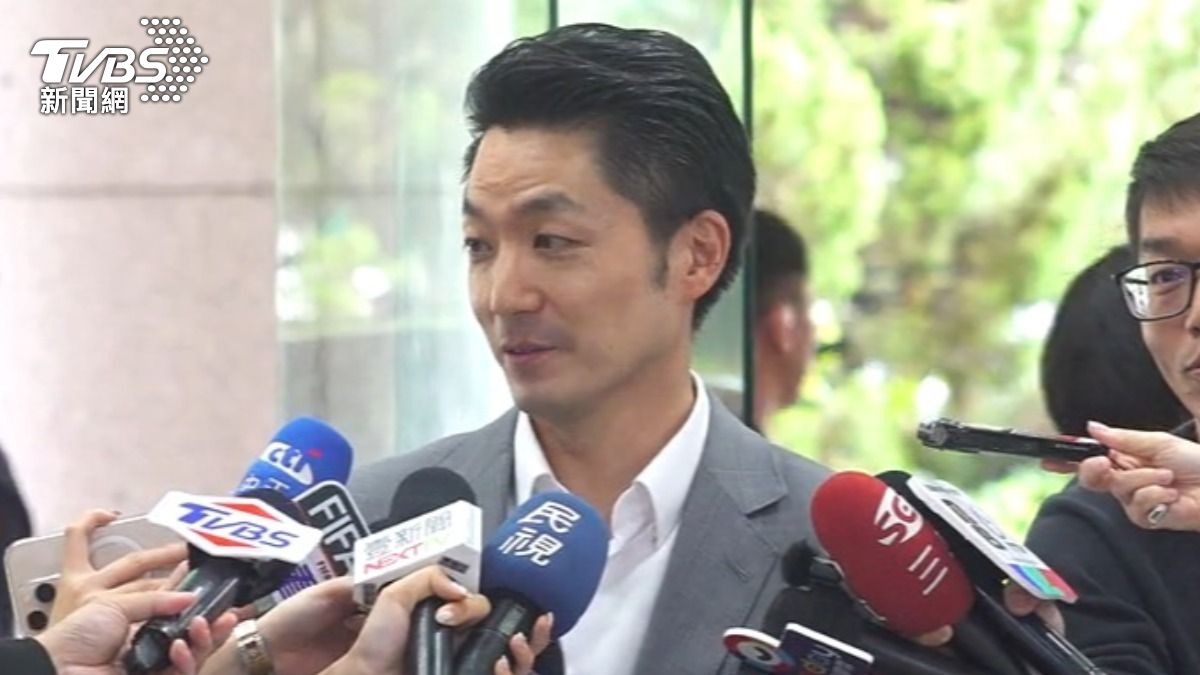楊植斗舉蔣萬安夫人石舫亘曾挺孕肚赴市場拜票為例，狠酸綠營不在乎大安人。（圖／ＴＶＢＳ）