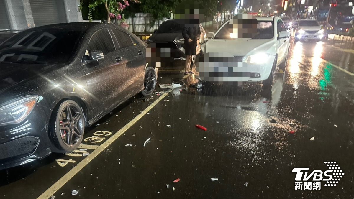 有片／閃避前車鬼切！林口男失控撞路邊3車　警調監視器釐清