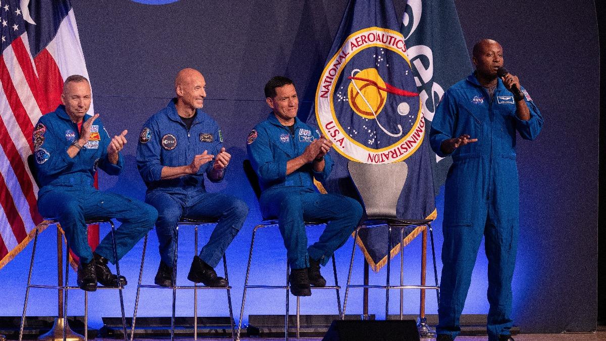 美航太總署（NASA）宣布「阿提米絲3號」（Artemis 3）任務名單，義大利太空人帕米塔諾（左二）成為首位入選的歐洲人。（圖／達志影像路透社）