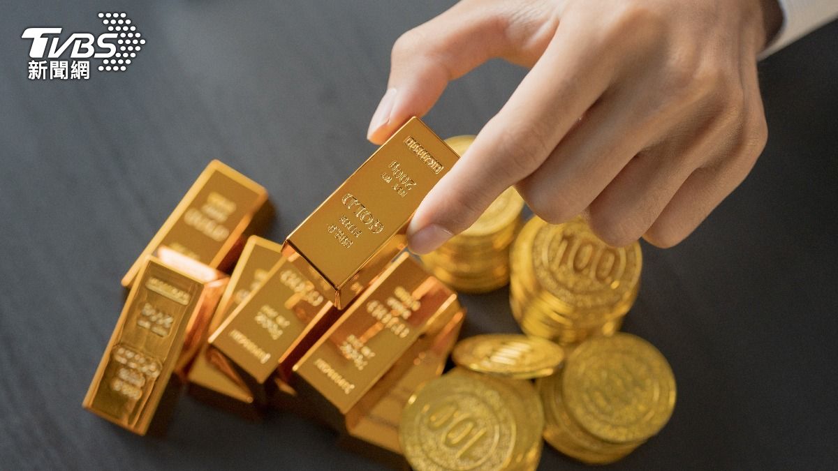 黃金市場近期持續試探下限,雖然金價仍高於今年3月的低點,但今年以來已累計下跌超過2%。(示意圖/達志影像shutterstock)