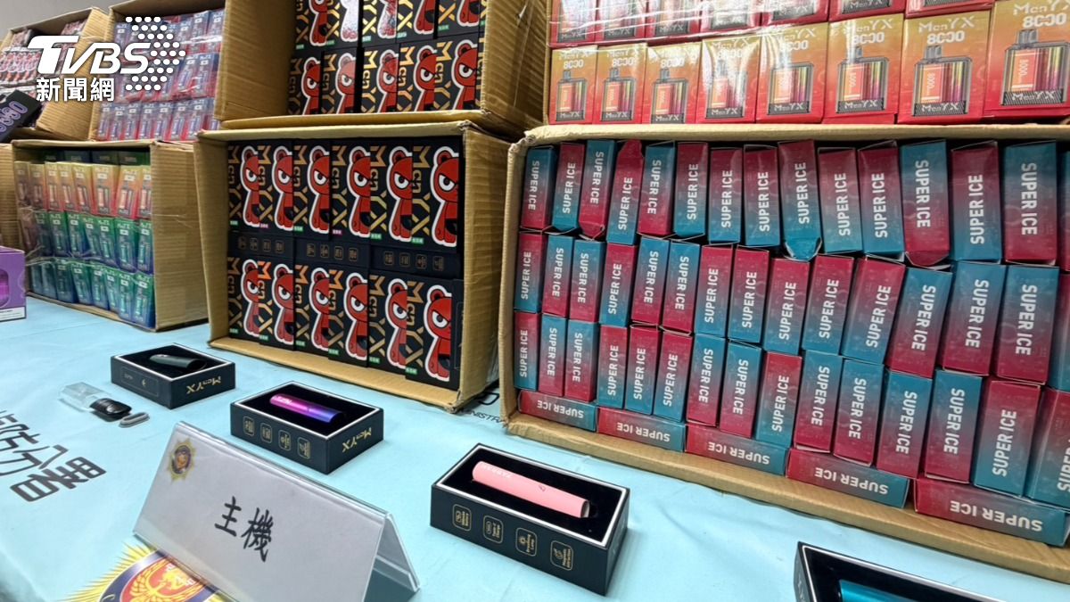 查扣數千台主機、近萬盒煙彈及毒品原料,市值高達新台幣 6,000 萬元。(圖/TVBS)