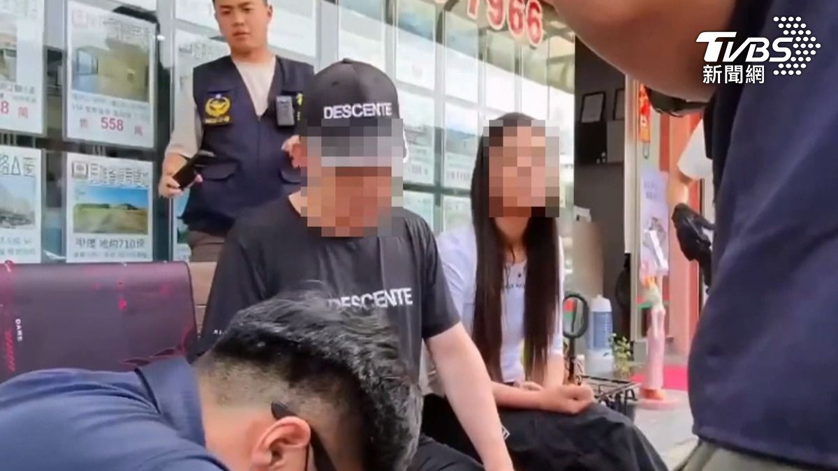 黃姓主嫌過去因為殺人罪判處無期徒刑,三年前才剛假釋出獄,這回變成販毒集團首腦,還把喪屍煙彈提供給女友使用(圖/TVBS)