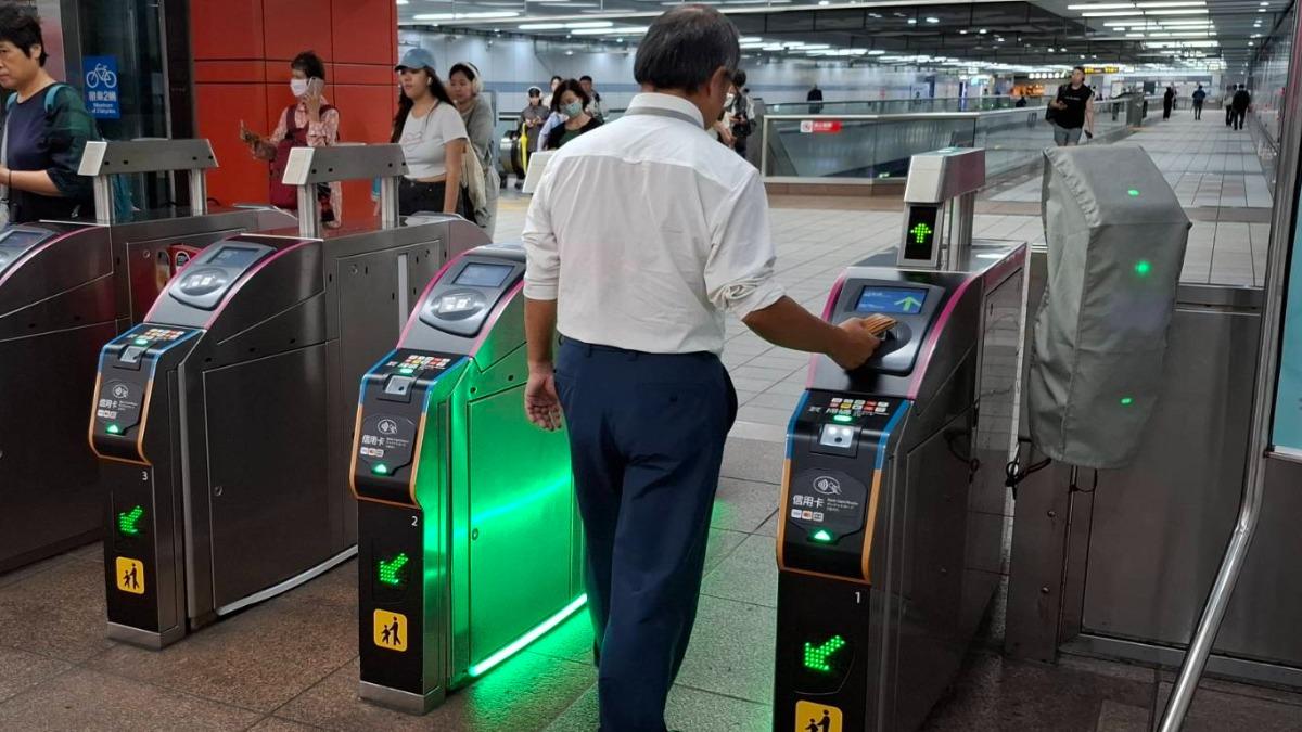 搭公車、捷運有錢拿!1類人最高爽拿33%回饋 抽華航機票