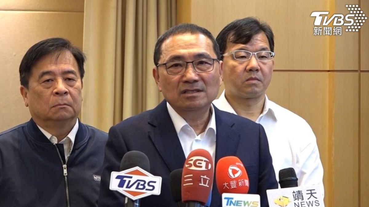 新北市長侯友宜(中間)。(圖/新北市府提供)