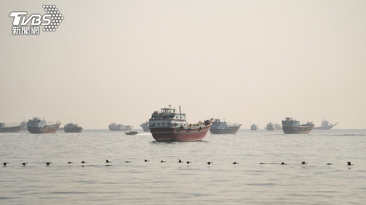 2失蹤1傷!海事官員:阿曼外海1油輪疑遭美飛彈攻擊