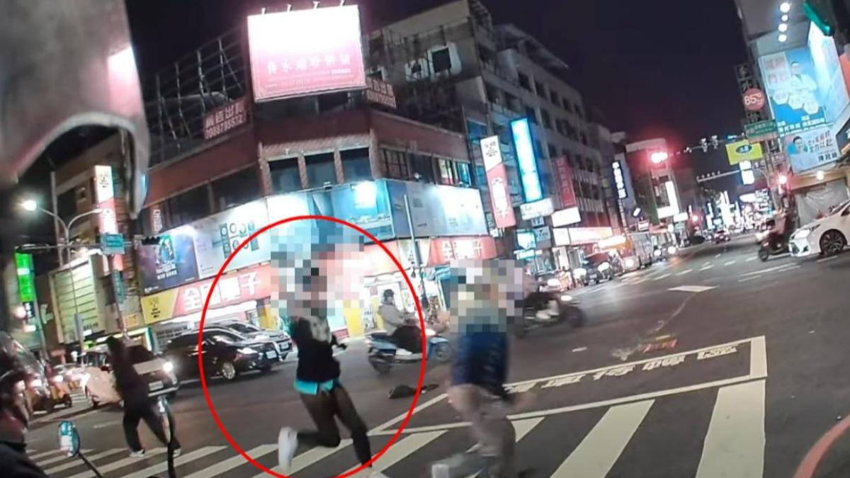 張文案後，台南又發生陳姓足療師（紅圈）在大街無差別砍殺民眾，「隨機攻擊」陰影壟罩全台。（圖／翻攝自台南大小事）