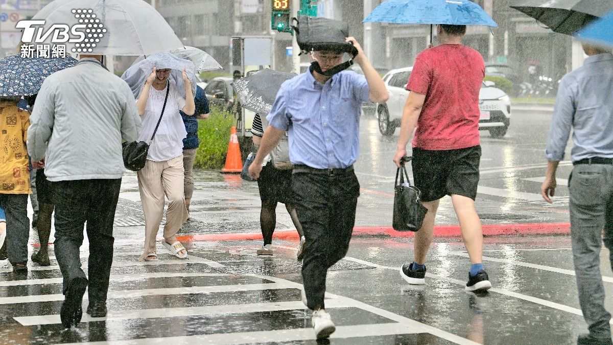 天氣/雨神還沒走!全台「多雲時雨偶陣晴」 這2地恐遭劇烈雷雨狂炸