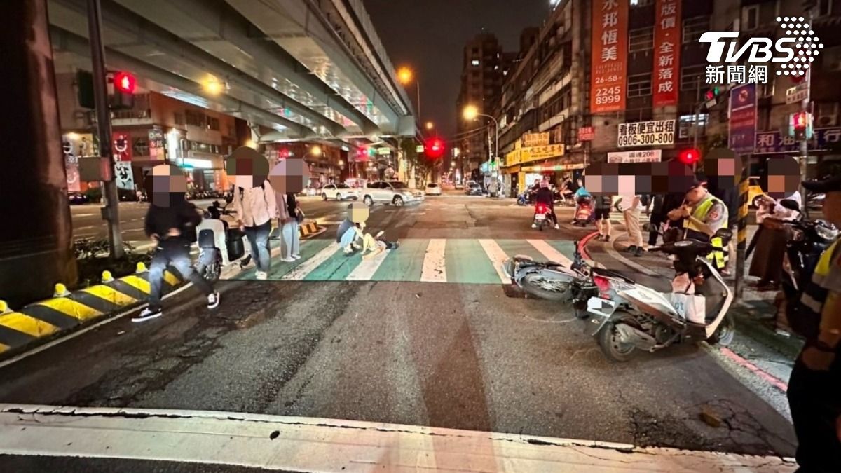 陳姓騎士毒駕追撞前方停等紅燈的機車，造成無辜女騎士骨折。（圖／TVBS）