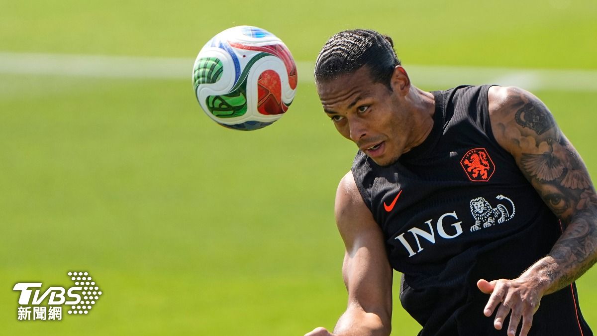 范戴克（Virgil van Dijk）被視為史上最佳中後衛之一。(圖／達志影像美聯社)