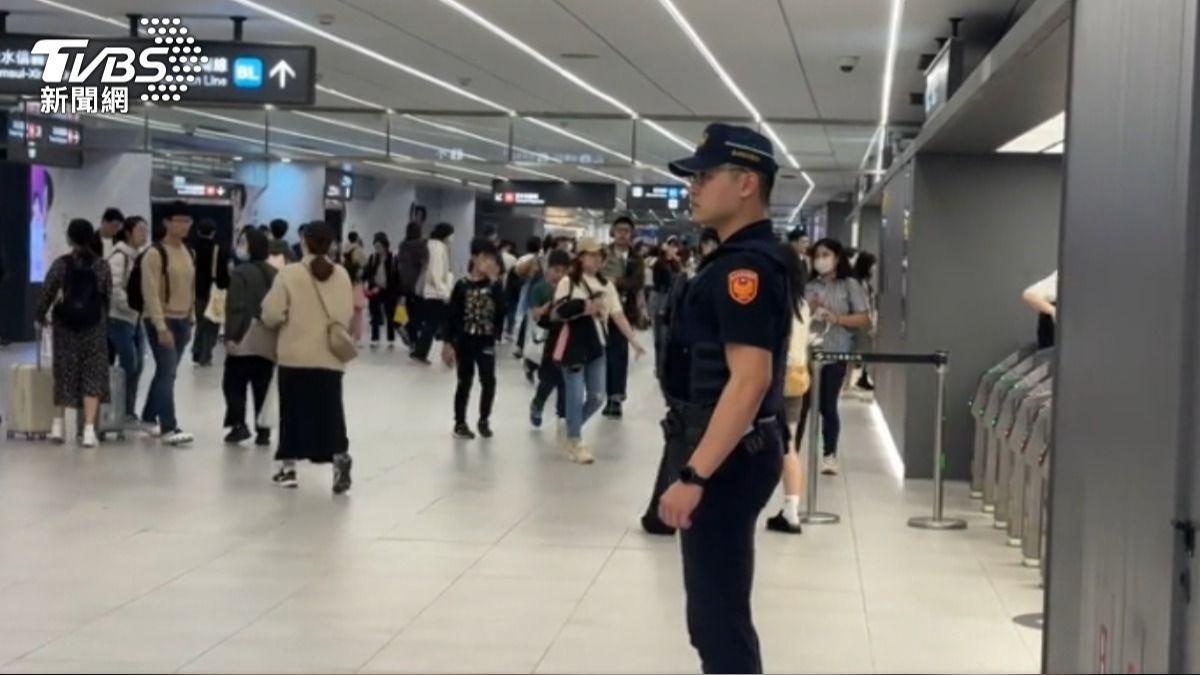 捷運網絡複雜，捷運警察也成為現場第一道防線。（圖／TVBS）