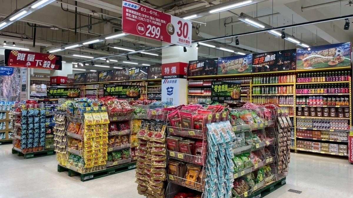 家樂福看準世足商機，推出零食、飲料優惠。（圖／業者提供）