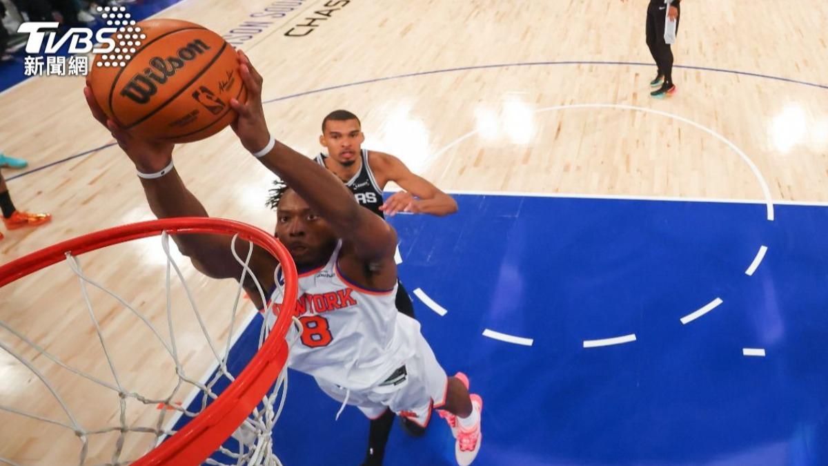 NBA/史詩崩盤!馬刺遭尼克逆轉29分 巴克利:史上最蠢籃球隊