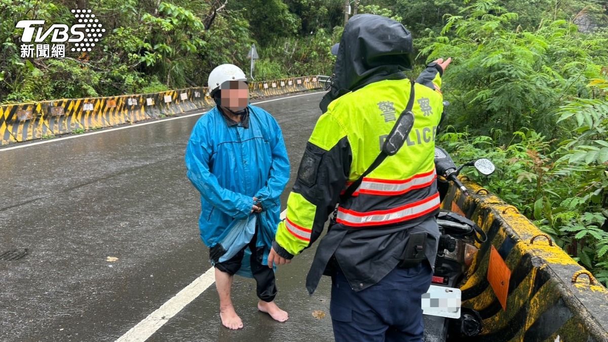 車壞沒訊號又困封閉路！高雄阿公暴雨深山「絕望整夜」獲救淚崩