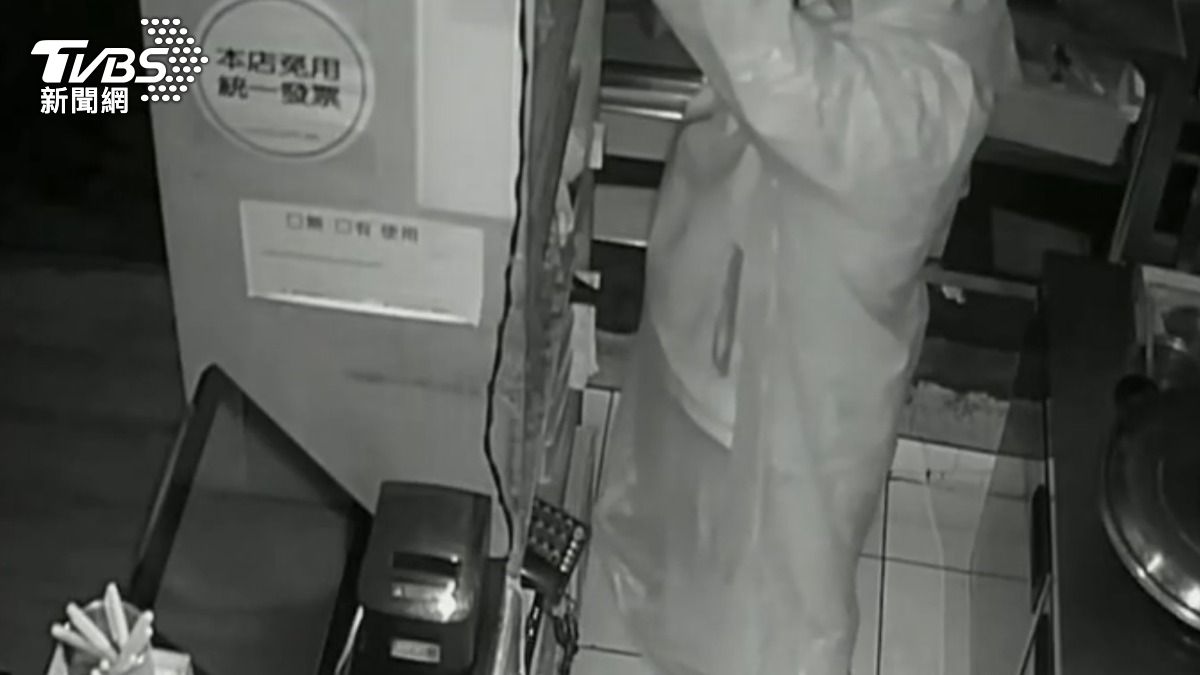 前員工再闖其他間分店，偷走2萬多元。（圖／TVBS）