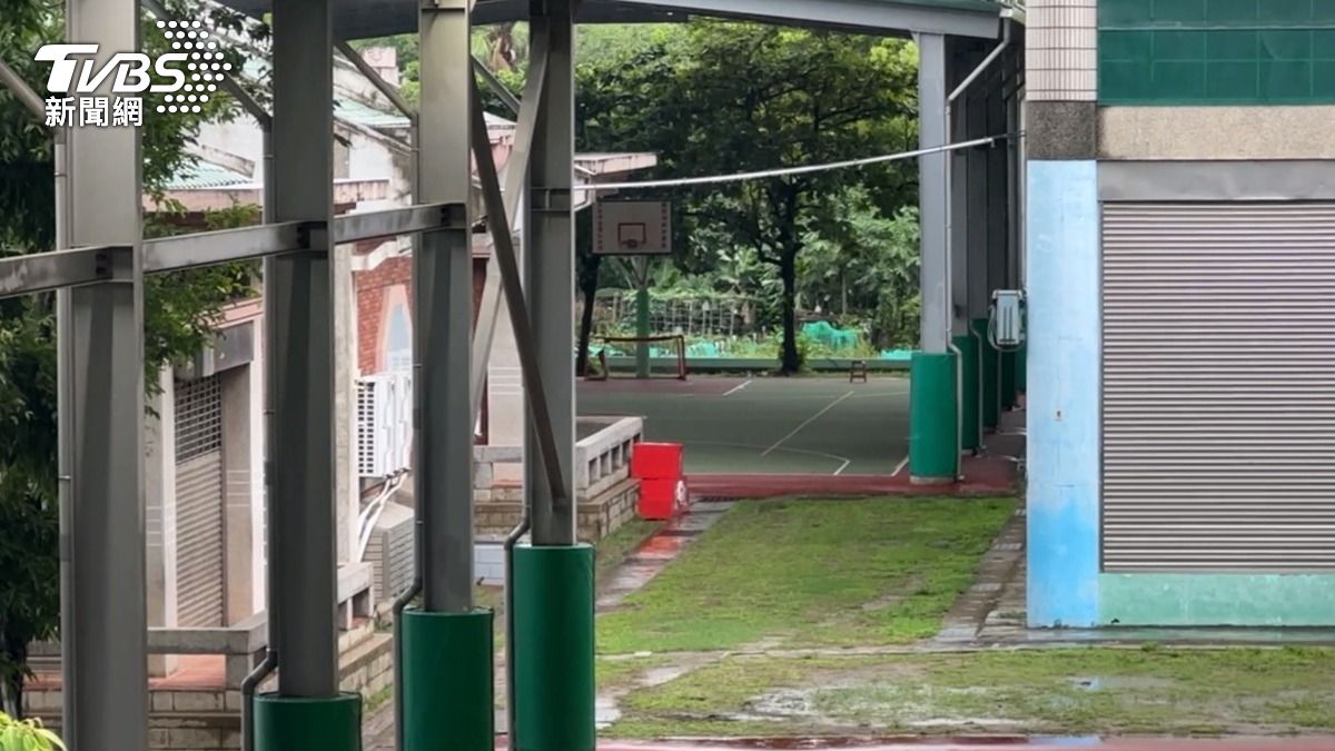 這起事件發生在台南東區一所國小,家長控訴班導師三個月以來不斷針對女兒,甚至語帶威脅,因此決定走校安通報。(圖/TVBS)