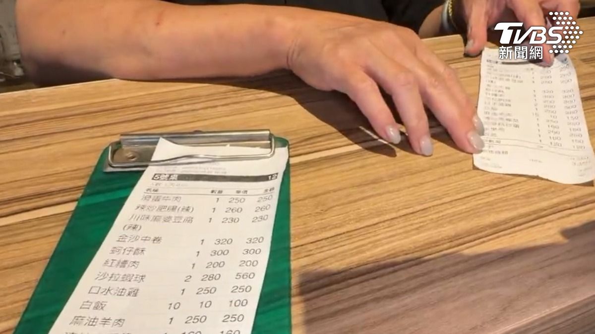 點招牌香酥鴨卻吃出火氣!屏東一家熱炒店爆結帳糾紛,原來是菜鳥員工將2700算成4千,事後業者道歉退款(圖/TVBS)